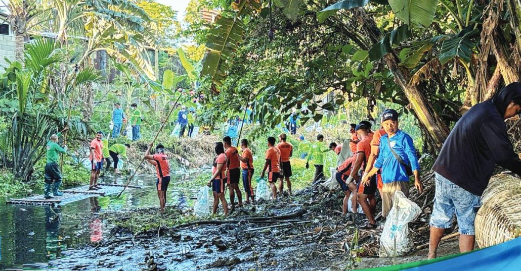 Volunteers wade through a garbage-clogged creek in Iloilo City during a simultaneous clean-up drive led by the Environmental Management Bureau, collecting sacks of waste as part of the World Water Day 2026 observance. PHOTO FROM ENVIRONMENTAL MANAGEMENT BUREAU - WESTERN VISAYAS