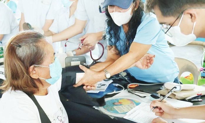 neljoy TB copy Health workers conduct a blood pressure check and initial assessment on a resident during the World TB Day outreach in Barangay Sta. Filomena, Arevalo, Iloilo City, where integrated services — including tuberculosis screening, chest X-rays, and consultations — were provided to over 100 clients. DOH0Y PHOTO