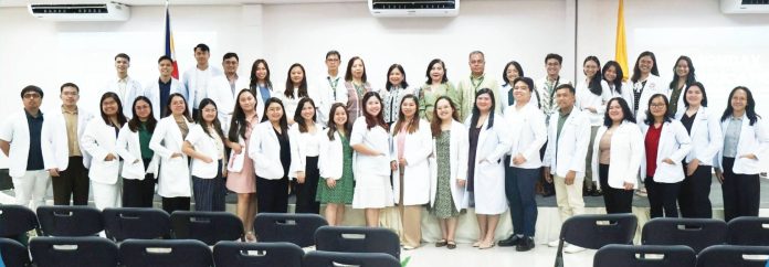 neljoy doctors copy HEALTH WARRIORS. The Department of Health has formally introduced Batch 43 of the Doctors to the Barrios program, deploying young physicians to underserved and geographically isolated communities across the region to strengthen primary healthcare services. DOH-6 PHOTO