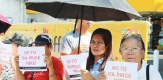 Transport and consumer groups are pushing for sweeping reforms, including a rollback of fuel prices to P55 per liter, removal of the value-added tax and excise tax, universal subsidies for affected sectors, and the repeal of the Oil Deregulation Law. AJ PALCULLO/PN