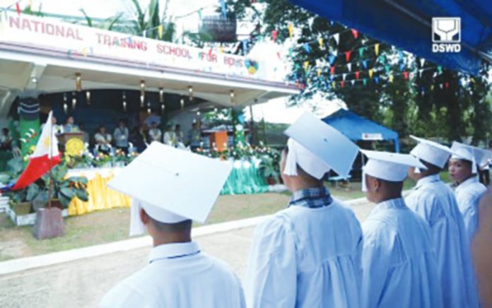 no frills grad DepEd reiterates that no fees should be collected for graduation-related activities and that students’ participation must not depend on their ability to pay. Schools are also encouraged to use existing facilities such as campuses or covered courts instead of renting external venues. PNA