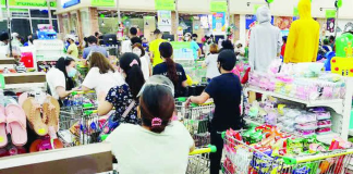 Malacañang assured the public that supplies of fuel and basic commodities remain sufficient. File photo shows people lining up at a grocery in Quezon City. MARK DEMAYO, ABS-CBN NEWS PHOTO