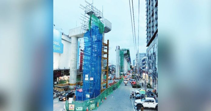 ph asia underperformer The continuous decline in public infrastructure spending continues to weigh on Philippine economic growth. File photo shows the construction of MRT (Line 7) along West Avenue and EDSA. @MRPANICATTACK/INSTAGRAM PHOTO
