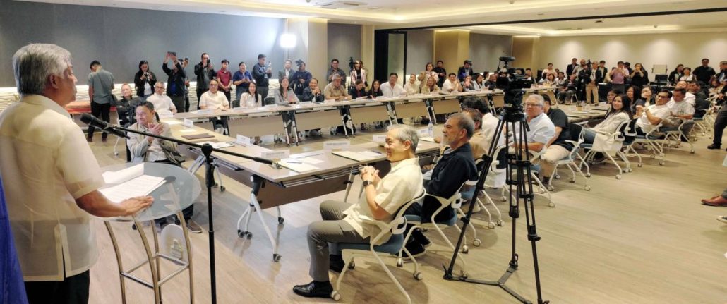 PAGCOR Chairman and CEO Alejandro H. Tengco welcomes representatives from the Department of Education and the initial batch of local government unit beneficiaries of PAGCOR’s school building project.