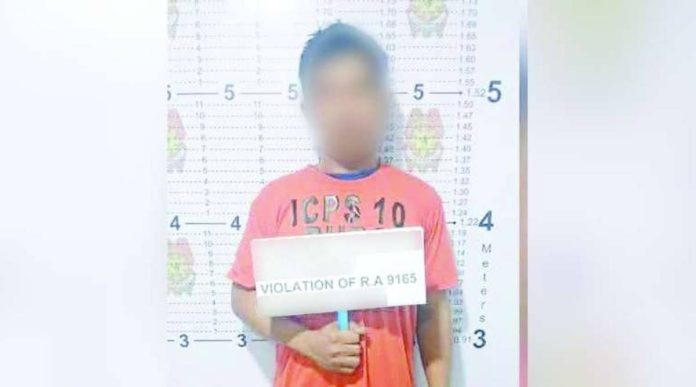 Alias “Danny Hol” (left), asari-sari store owner in Barangay Bolilao, Mandurriao, Iloilo City and tagged as a high-value suspect, was caught with around 70 grams of alleged shabu with a standard drug price of P476,000, on March 2, 2026. ICPO PHOTO