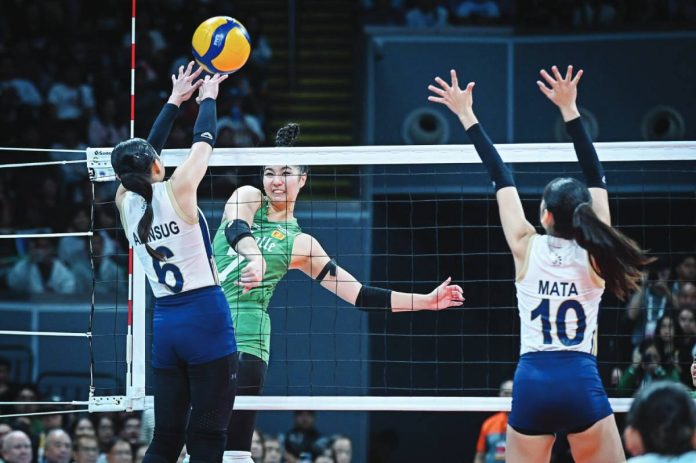 Shevana Laput of De La Salle University scores against the defense of Evangeline Alinsug of National University. UAAP PHOTO