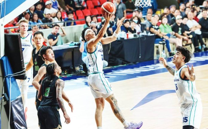 sports Fiber Converge FiberXers’ Alec Stockton goes for an easy inside basket. PBA PHOTO