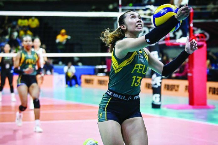 Far Eastern University Lady Tamaraws’ Alyssa Devosora attempts to save the ball. UAAP PHOTO