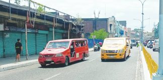 Several traditional and modernized jeepneys continue to ply major routes in Iloilo City on Monday, March 23, despite a scheduled citywide transport strike. The Land Transportation Franchising and Regulatory Board confirmed that around 10,000 public utility vehicle (PUV) drivers across Western Visayas will soon receive fuel subsidies. The cash aid will cover drivers of consolidated modern and traditional jeepneys, taxis and other PUVs. AJ PALCULLO/PN