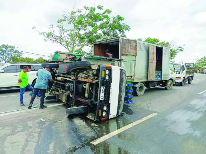 truck_accident_compressed_resized A delivery truck lies on its side after overturning on C1 Road in Barangay Tacas, Jaro, Iloilo City, on Monday morning, March 2, 2026, causing bottles to break and scatter. AJ PALCULLO/PN