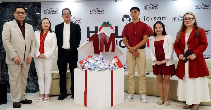 with Leadership Team Kojie.san’s Holiday Millionaire Promo Winners Kiven Klyde Terania and Patris Ape with Kojie.san Leadership Team
