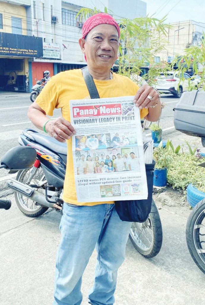 Garizaldy Jumayao, 61, from Brgy. Pahanocoy, Bacolod City, has been selling newspapers for 33 years in front of PNB Araneta.