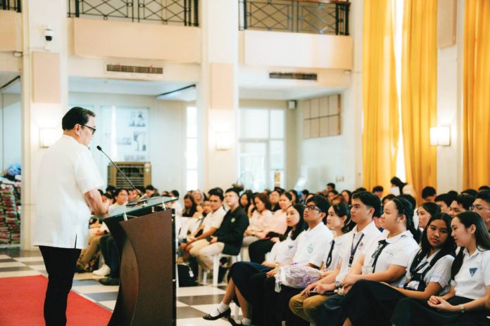 Bacolod JCI Bacolod City Mayor Greg Gasataya led the JCI–The Outstanding Students Awards 2026 held at Bacolod City Government Center on April 11. The event honored outstanding high school and college students for excellence in academics, leadership, and community service. BCCO-PIO PHOTO