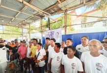 Bacolod Lone District Rep. Alfredo Abelardo Benitez and Engr. Ian Fred Solas posed with fisherfolk during the distribution of biofuel in Barangay Singcang, Bacolod City, on April 8. MAE SINGUAY/PN