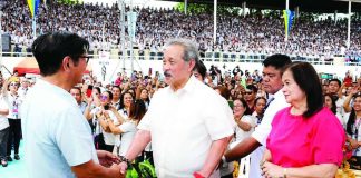 Capiz Gov. Fredenil H. Castro and President Ferdinand R. Marcos Jr. exchanged a handshake during a recent engagement in the province, underscoring the provincial government’s support for the administration’s priority infrastructure projects, including the Panay River Basin Integrated Development Project. CAPIZ PROV’L GOV’T COMMUNICATION GROUP PHOTO