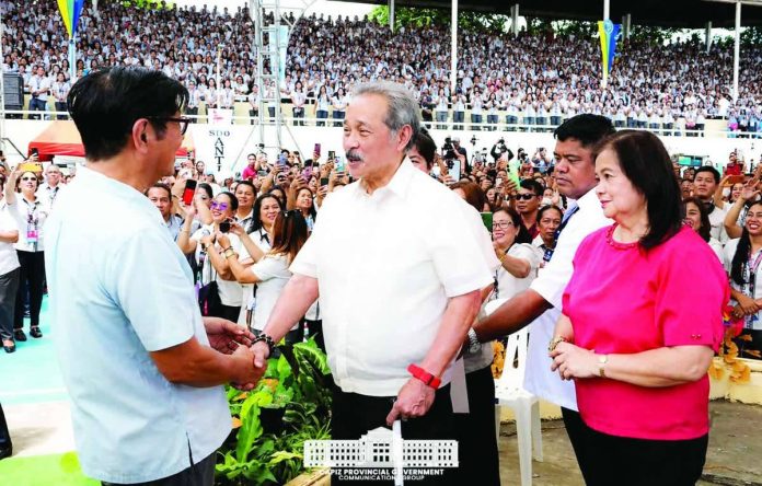Capiz_river_basin_compressed_resized Capiz Gov. Fredenil H. Castro and President Ferdinand R. Marcos Jr. exchanged a handshake during a recent engagement in the province, underscoring the provincial government’s support for the administration’s priority infrastructure projects, including the Panay River Basin Integrated Development Project. CAPIZ PROV’L GOV’T COMMUNICATION GROUP PHOTO