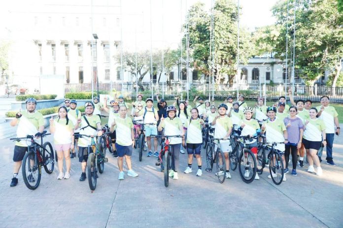 Employees of the Department of Agrarian Reform – Negros Island Region (DAR-NIR) participated in the “Padyak to Work” initiative, biking to the office as part of the agency’s campaign to promote energy conservation, reduce fuel use, and improve employee wellness. DAR-NIR PHOTO