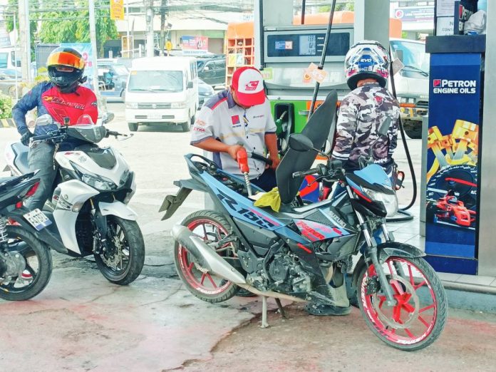 DOE price shocks Motorists may see a slight reprieve next week with a round of pump price rollbacks after a series of mega fuel price hikes since the Middle East conflict broke out in February. AJ PALCULLO/PN