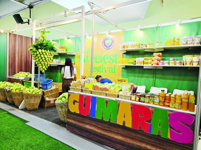 Guimaras_booth_award_copy_compressed_resized The Guimaras booth (Booths 192–194) at the DTI National Food Fair 2026 in Metro Manila, which earned the Best Dressed Booth award for its visually appealing design, organized display, and strong branding. The province’s world-famous mangoes also sold out during the event. DTI-WV PHOTO