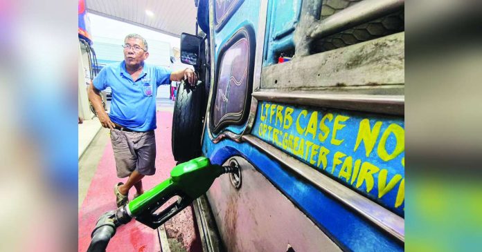 A jeepney driver who plies the Litex-Commonwealth-Elliptical Road route in Quezon City avails himself of the P10 discount per liter. The government has allotted an initial budget of P1.5 billion for the fuel subsidy, which will cover up to 150 liters per week per vehicle until July, benefiting some 142,000 jeepney and UV express units nationwide in partnership with 14,000 gas stations. PNA