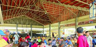 More than 400 tricycle drivers in the municipality of Maayon received much-needed financial assistance from the Department of Social Welfare and Development (DSWD) on Thursday, April 16.