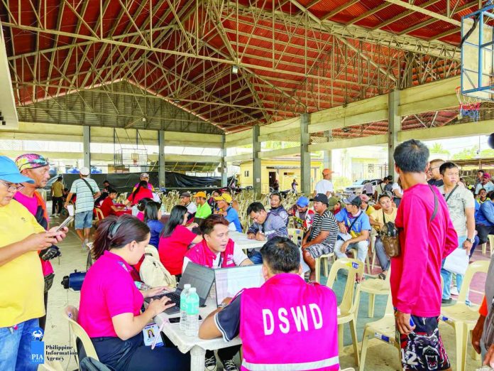 Maayon_fuel_subsidy_copy_compressed_resized More than 400 tricycle drivers in the municipality of Maayon received much-needed financial assistance from the Department of Social Welfare and Development (DSWD) on Thursday, April 16.