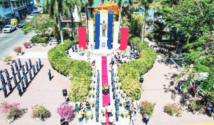 Local officials and stakeholders led a wreath-laying ceremony at the monument of former President Manuel A. Roxas in Roxas City, Capiz on April 15, commemorating his 78th death anniversary and honoring his legacy in nation-building. CAPIZ PROV’L GOV’T COMMUNICATIONS PHOTO