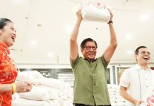 President Ferdinand Marcos Jr. yet again squashed rumors about his health, this time by repeatedly lifting a sack of rice as if it were a dumbbell during a rice distribution event in Manila. He picked up sacks of rice one by one and handed them to beneficiaries .