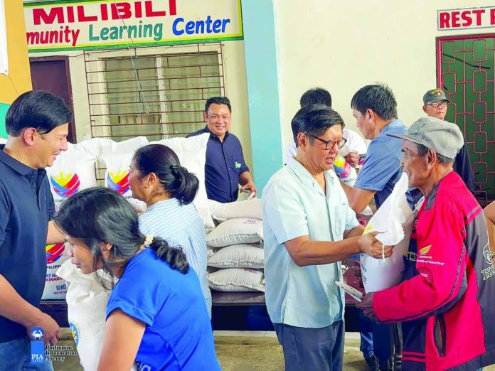 PBBM_rice_distribution_compressed_resized President Ferdinand R. Marcos Jr., together with First Lady Louise Araneta-Marcos and Roxas City Mayor Ronnie Dadivas, led the distribution of rice to beneficiaries from vulnerable sectors during a government-led food assistance drive at the covered gym in Barangay Milibili, Roxas City on April 27. PIA-CAPIZ PHOTO