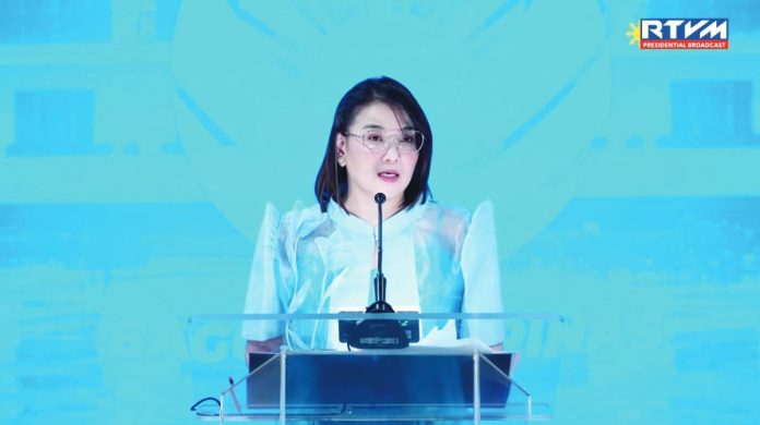PCO 20260417-PressBriefing-UCC-3 Palace Press Officer Undersecretary Clarissa “Claire” Castro said that President Ferdinand Marcos Jr. welcomed the arrest Zaldy Co, emphasizing that accountability remains the administration’s central objective. “Ang isang fugitive dapat lamang pong mahuli… magandang balita po na siya ay maibabalik sa Pilipinas para managot,” stated Castro during a press conference in Iloilo City on Friday, April 17, 2026. PCO PHOTO