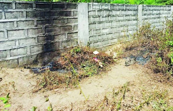 The wall beside a vacant lot in Green Meadows Subdivision, Barangay Ungka I, Pavia, Iloilo, where the burning body of an unidentified individual was discovered at around 4:30 a.m. on April 29, 2026. AJ PALCULLO/PN