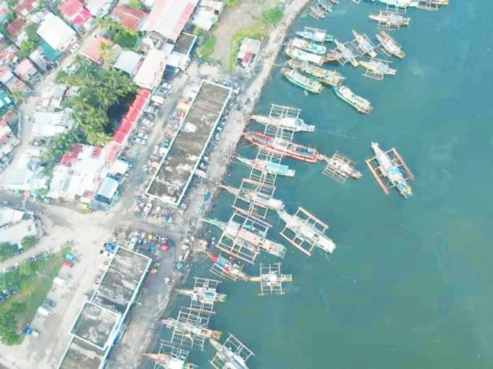 Roxas fishing vessels copy The aerial view of Libas Fishing Port in Roxas City where several fishing vessels have temporarily ceased operations due to the burden of rising fuel costs. MAYOR RONNIE DADIVAS FB PHOTO