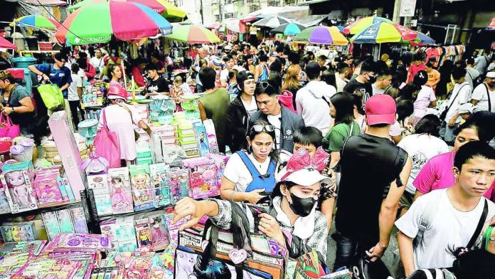 A recent Social Weather Stations survey showed 50 percent of respondents lamenting that their quality of life worsened. INQUIRER PHOTO