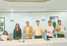 Atty. Dino De Leon joined 42 former employees of Vallacar Transit, Inc. as they filed criminal complaints before the Bacolod City Prosecutor’s Office against company officials.
