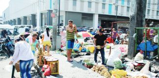 Photo shows bolanteros at the Iloilo Terminal Market.