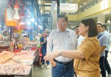 Former Senate President Franklin Drilon engages with local vendors at the Iloilo Terminal Market in Iloilo City on Tuesday, April 14, 2026. He was joined by Mayor Raisa Treñas and other city government officials. JAYMEL EIMAN/UNIVERSITY OF ANTIQUE INTERN PHOTO