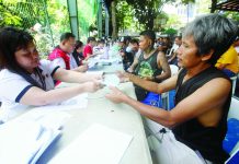 AID FOR DRIVERS. Department of Social Welfare and Development personnel distribute P5,000 cash assistance to tricycle and public utility jeepney drivers during a payout at the Dakota Covered Court in Malate, Manila. The assistance aims to alleviate the financial burden on drivers amid rising fuel prices, ensuring they can continue providing essential transportation services to the community. PNA