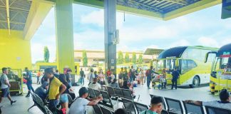 Travelers begin to swarm the Ceres terminal in Jaro, Iloilo City as the annual Holy Week break begins. Under the "Oplan Ligtas Byahe" initiative, the Iloilo Police Provincial Office advises commuters to arrive early at transport terminal and bring essentials, while reminding motorists to remain alert and strictly observe traffic laws. AJ PALCULLO/PN