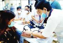 Gov’t-funded primary healthcare now accessible to all Ilonggos A nurse checks the blood pressure of a patient during a medical mission in Quezon City. The Philippine Institute for Development Studies says local government units spend only about P850 per capita on average on health and nutrition programs, falling well short of the estimated P1,827.8 per person annually needed to deliver essential primary healthcare services. PNA