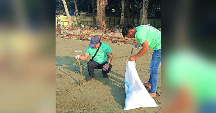 ime Earth Day copy_superimposed Volunteers gather coastal waste along Barangay Boulevard, Molo, Iloilo City on April 22, 2026 hauling debris into sacks as part of the Department of Environment and Natural Resources’ environmental protection drive. DENR-6