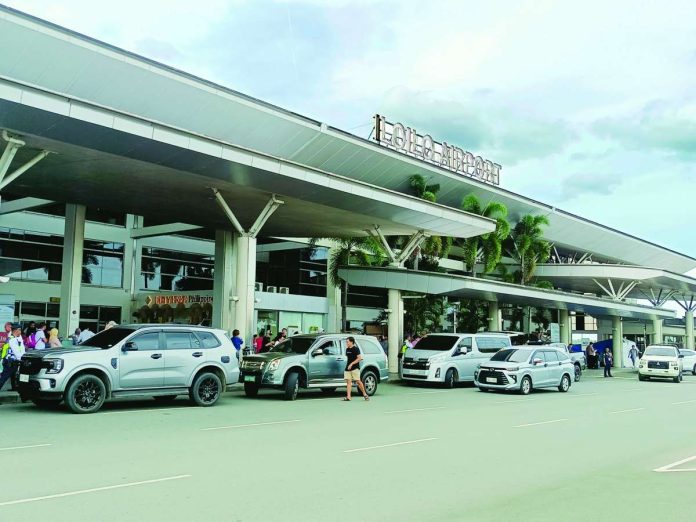 jet_fuel_compressed_resized Airfares are surging anew this April, driven by a record hike in fuel surcharges to Level 19. Under this level, fuel surcharges for domestic flights now range from P627 to P1,834. Photo shows arriving passengers at the Iloilo International Airport. AJ PALCULLO/PN