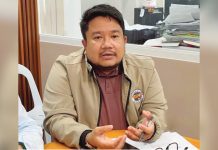 Dr. Rodney Labis, head of the Iloilo Provincial Health Office’s Health Service Delivery Division, stresses that leptospirosis is preventable: “Malikawan naton ini paagi sa paglikaw sang paglusong ukon pagpaligo sa tubig-baha, talamnan, kag iban pa nga may higko nga tubig nga kontaminado sang ihi sang infected nga ilaga.”