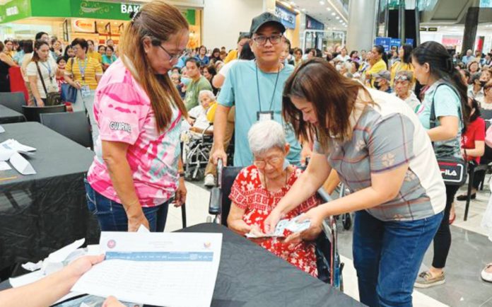 mai Senior Aid copy Senior citizens gather at a mall in Iloilo City as authorities facilitate the release of P10,000 assistance, highlighting strong turnout for the government’s expanding financial aid program for the elderly. MAI LADIAO/PN