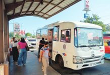 JEEPNEYS GROUNDED AS FUEL PRICES SOAR: Shutdown imminent without gov’t aid, operators warn A modern jeepney operated by the Metro Iloilo Transport Services Cooperative (MITSCOOP) loads passengers in front of a mall in Pavia, Iloilo. Amid rising petroleum prices that have forced other transport groups to limit unit deployment, MITSCOOP held an emergency meeting on Tuesday, April 7, 2026, to map out strategies to sustain operations amid high fuel costs. AJ PALCULLO/PN