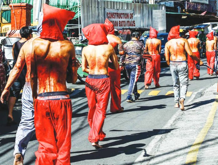 Holy Week 2024 penitensya Penitents do self-flagellation in a Metro Manila neighborhood in this undated Maundy Thursday file photo, believing they can be cleansed of their sins this way. However, the Catholic Bishops’ Conference of the Philippines advises going to a priest for confession instead, and reforming one's way of life instead of harming acts. PNA