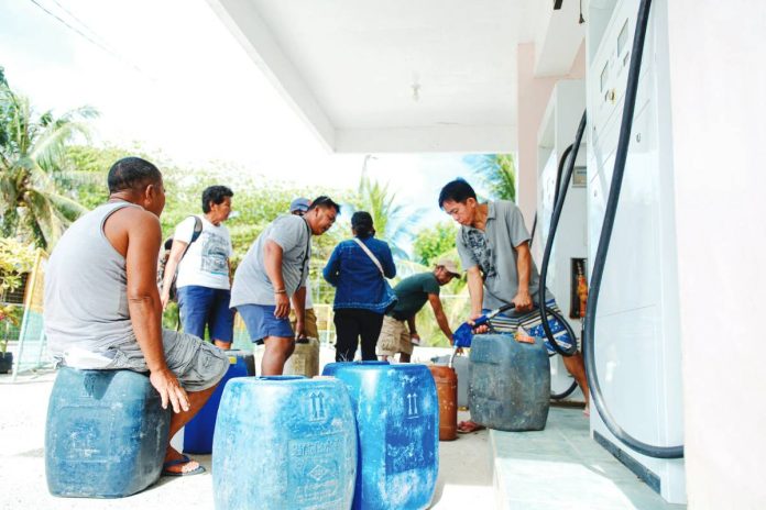 FUEL LIFELINE. Fisherfolk in the island-municipality of Caluya, Antique queue with containers as fuel assistance is rolled out, reflecting the government’s effort to ease the burden of rising oil prices on small-scale fishers. On March 25, 2026, the Department of Agriculture and Bureau of Fisheries and Aquatic Resources, through the Municipal Agriculture Office of Caluya, Antique, distributed the second batch of fuel assistance vouchers to island fisherfolk to help sustain their livelihoods. CALUYA MUNICIPAL AGRICULTURE OFFICE