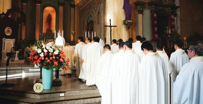 neljoy priest shortage copy Priests from across the Archdiocese of Jaro gathered at the Jaro Metropolitan Cathedral on Maundy Thursday, April 2, 2026, for the Chrism Mass where they renewed the vows they made at their ordination. The Archdiocese confirmed that several parishes are experiencing delays and even cancellations of Masses due to the dwindling number of clergy. PHOTO BY THE JARO ARCHDIOCESAN COMMISSION ON SOCIAL COMMUNICATIONS