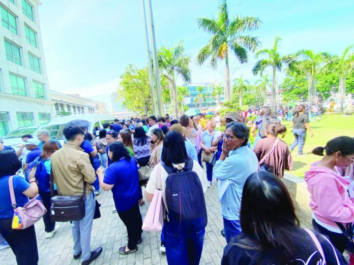 neljoy quake CAPITOL (2)_compressed Employees and visitors evacuate the Iloilo Provincial Capitol following a magnitude 4.3 earthquake that struck Iloilo and Guimaras on April 15, prompting precautionary safety measures. ISAH GONZAGA DAVID/ISAT-U INTERN
