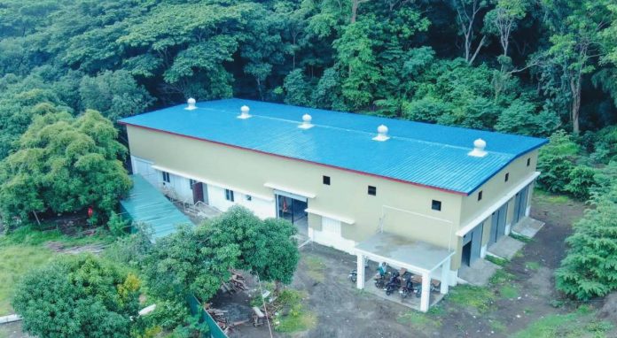 neljoy tig copy CUTTING COSTS, BOOSTING YIELDS. Fish farmers stand to gain improved efficiency and higher profitability with the completion of a medium-scale aquaculture feed mill plant in Barangay Buyu-an, Tigbauan, Iloilo, which will produce low-cost, high-quality feeds. BFAR/SEAFDEC PHOTO