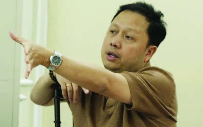 Former congressman Zaldy Co faces graft and malversation charges in connection with an alleged P289-million flood control project in Naujan, Oriental Mindoro, reportedly undertaken by a firm owned by his family.